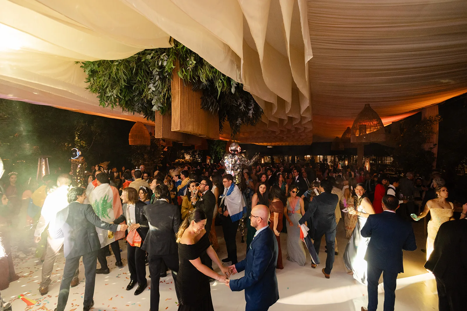 Montaje de evento corporativo en salón