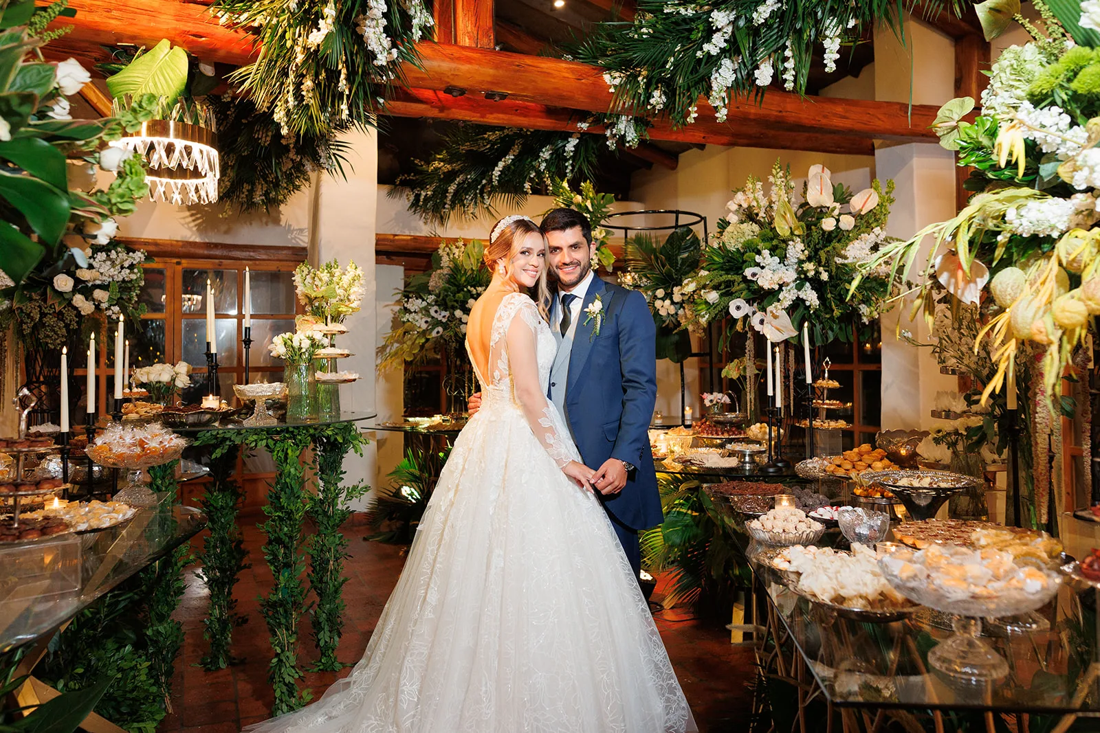 Jardín de Quinta Lucrecia al atardecer, montaje de boda