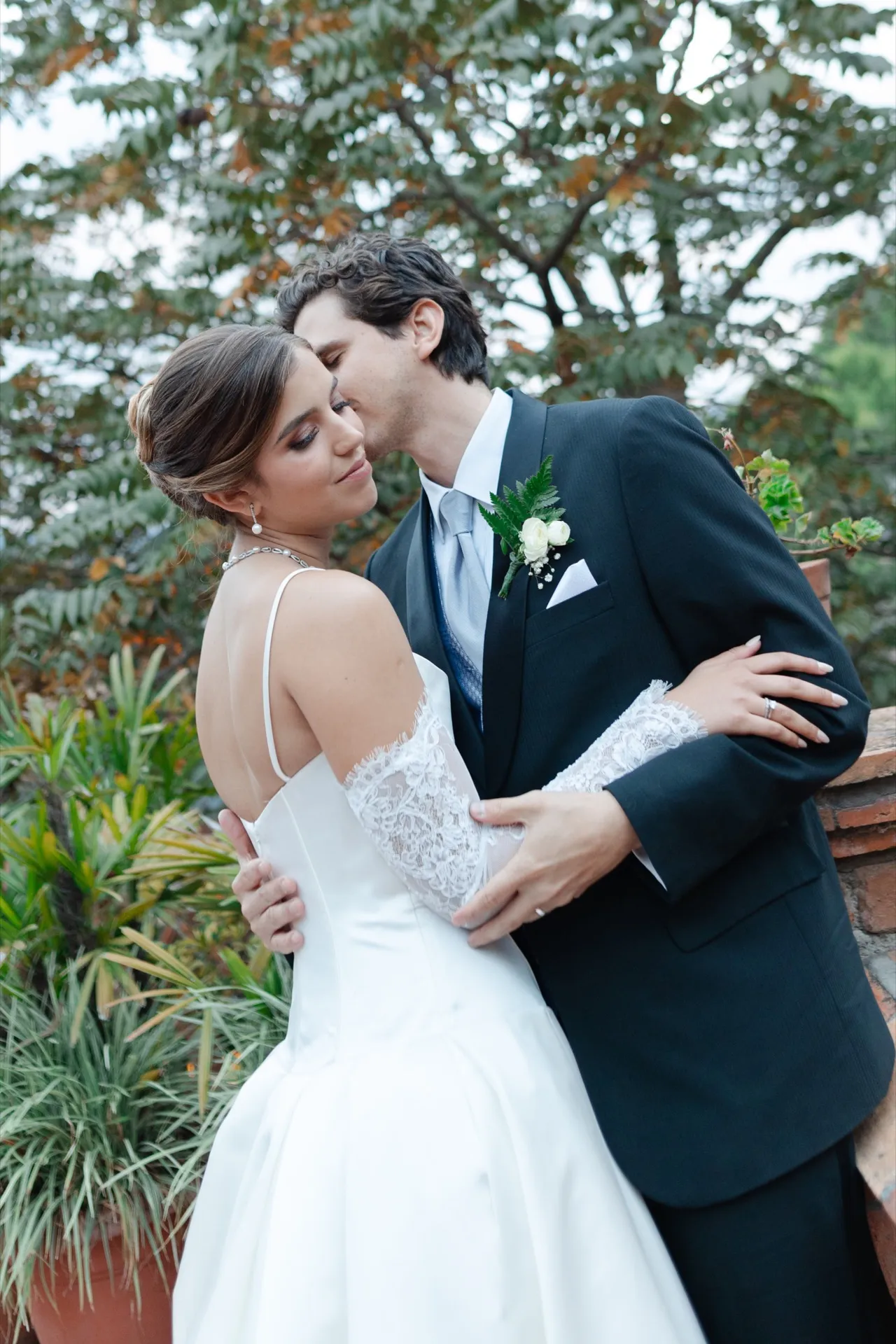 Pareja en el jardín